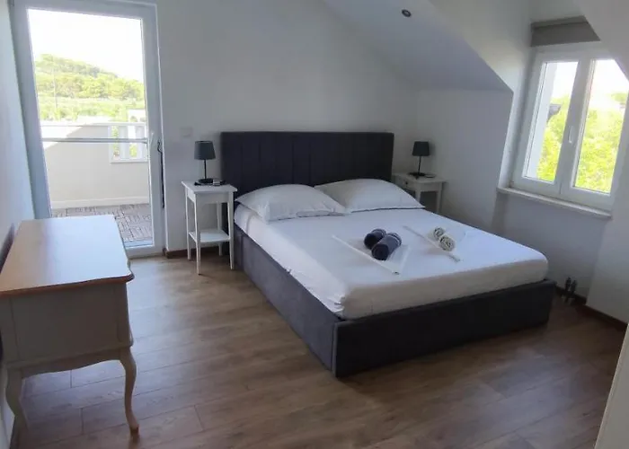 Апартаменты Panoramic Spacious 3 Bedroom Сумартин